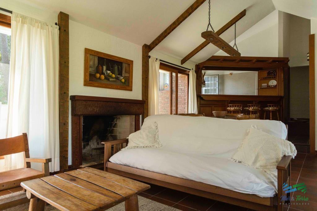 Casa en venta 4 dormitorios con piscina Pinares,