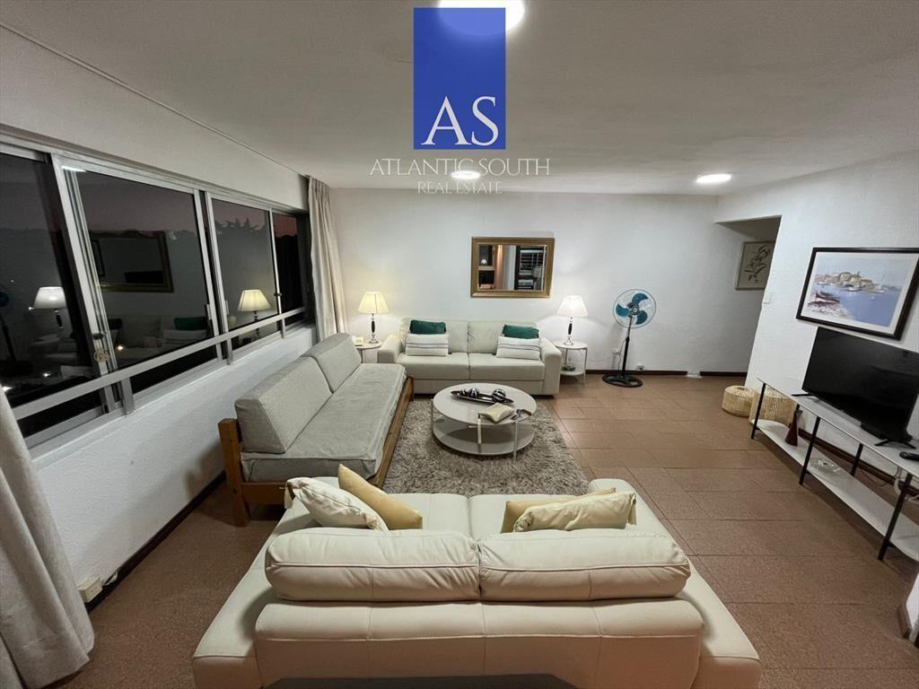 Vende apartamento de 2 dormitorios con terraza y