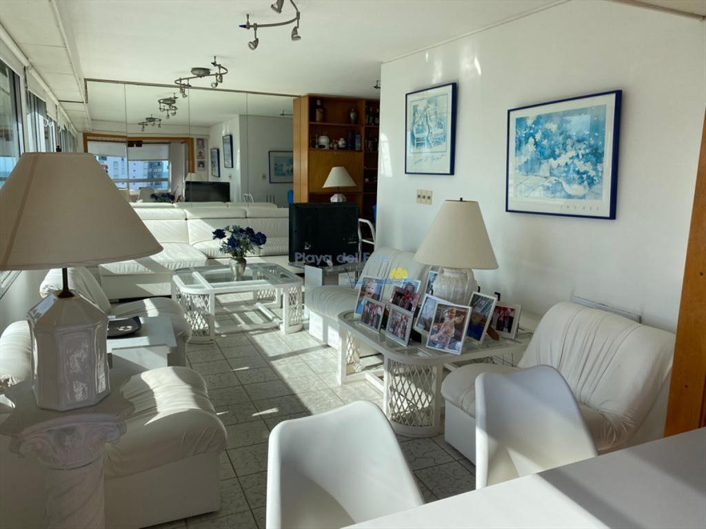 Apartamento en Venta de 3 dormitorios en Punta ,