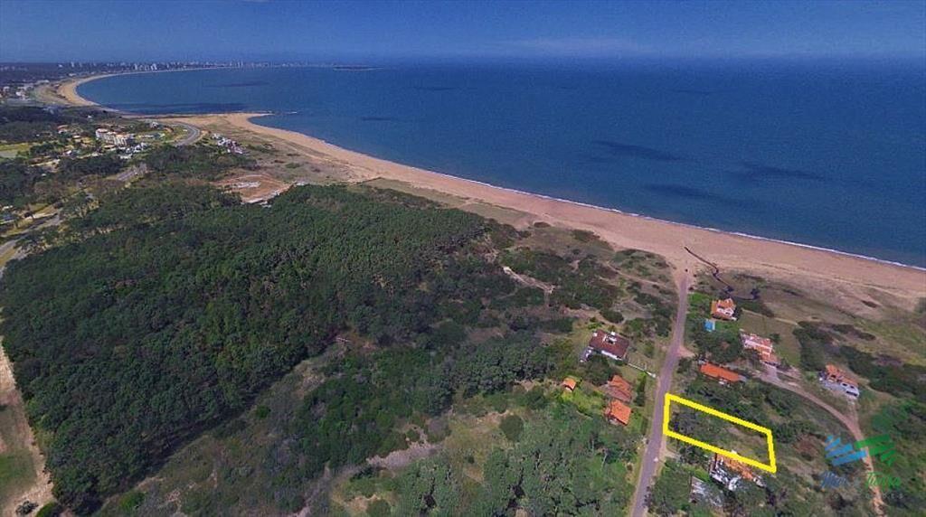 Venta de terreno a 50 metros de playa Mansa