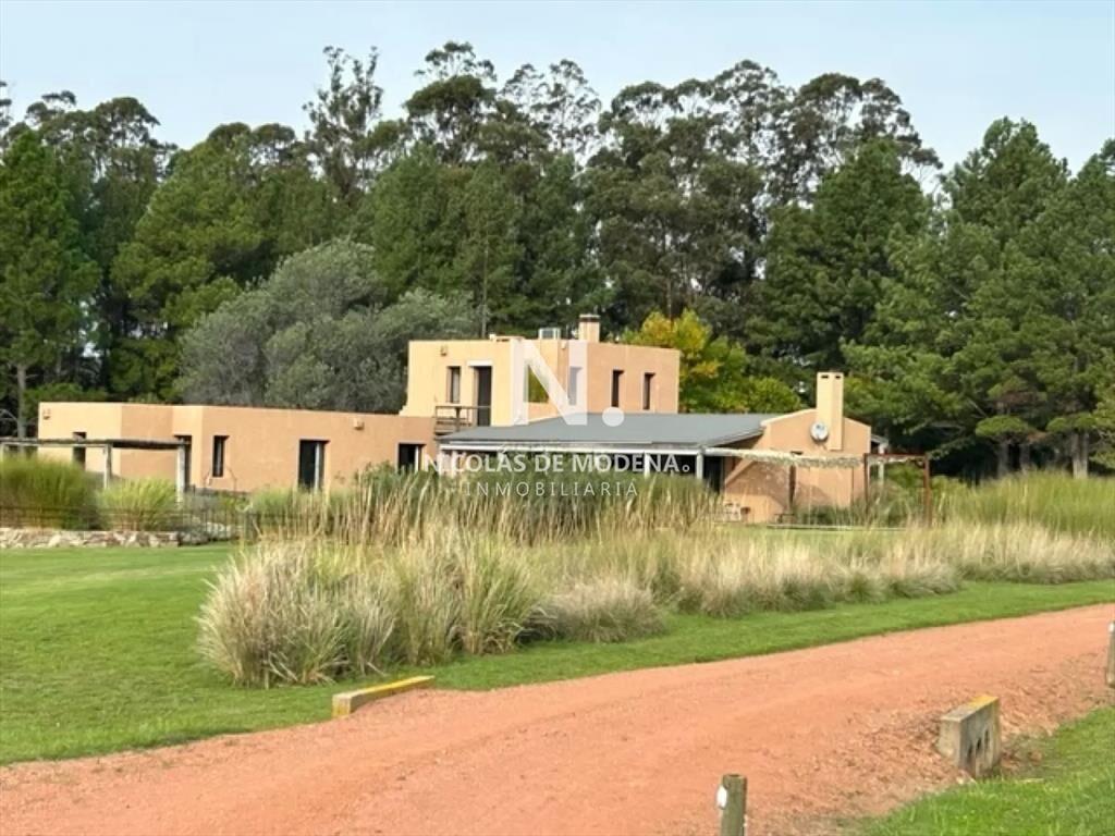 Chacra con 5 dormitorios a la venta en Punta ,