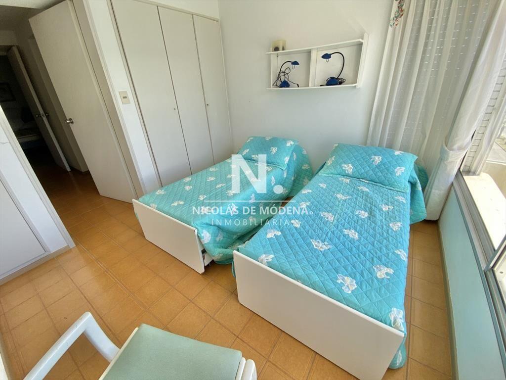 Vende impecable apartamento de 2 dormitorios en Brava - Pun