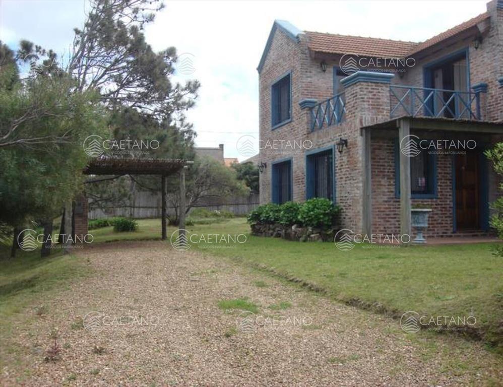 CASA EN PROPIEDAD HORIZONTAL, EN ZONA DE TIO TOM