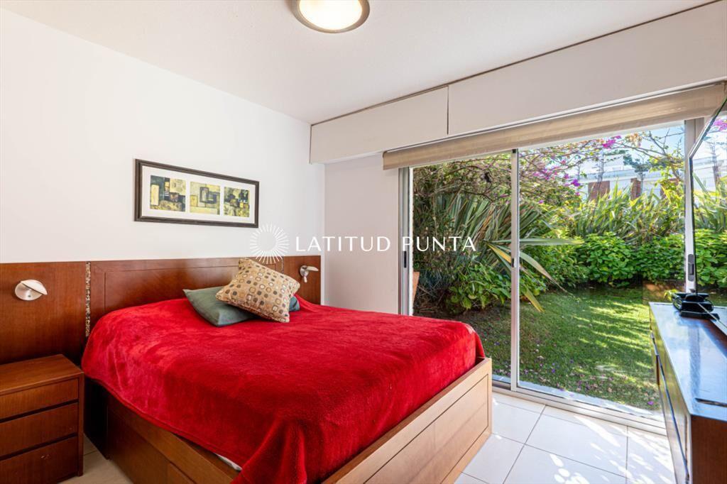 Apartamento en Mansa, 3 dormitorios, patio y