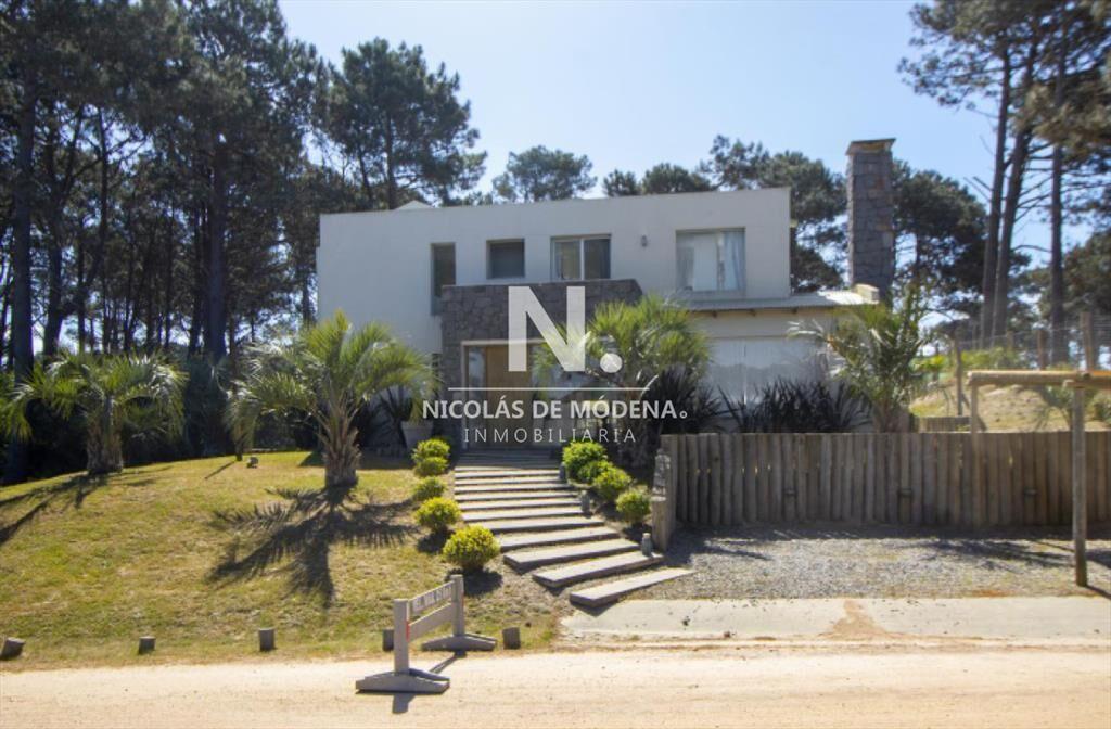 En venta casa de 4 dormitorios en Pinar del Faro.