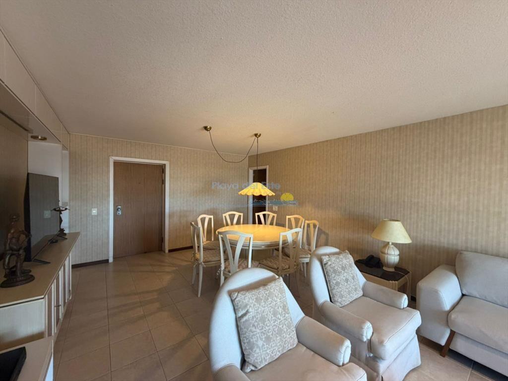 Apartamento de 3 dormitorios en alquiler anual e