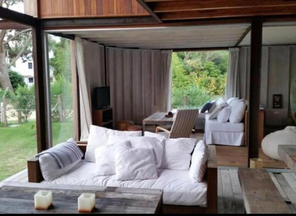CASA EN VENTA DE 4 DORMITORIOS EN LA BARRA
