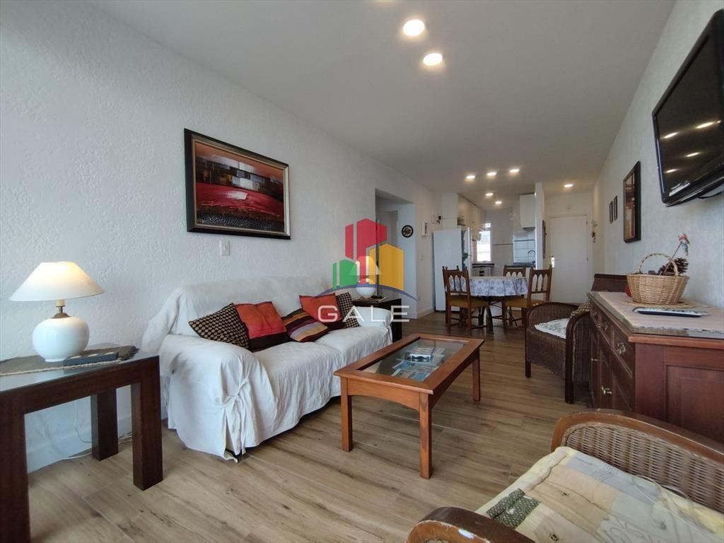 Alquiler de apartamento de dos dormitorios y medio en Punta