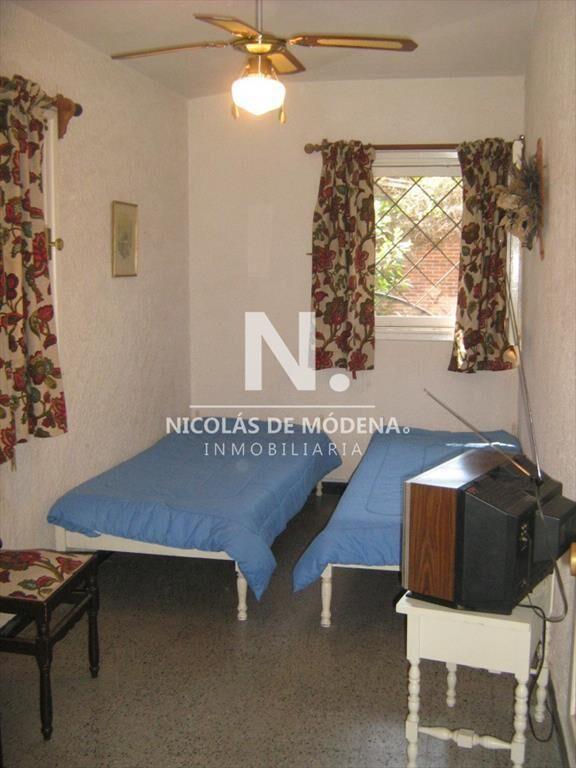 Casa de 3 dormitorios y servicio, cerca de la