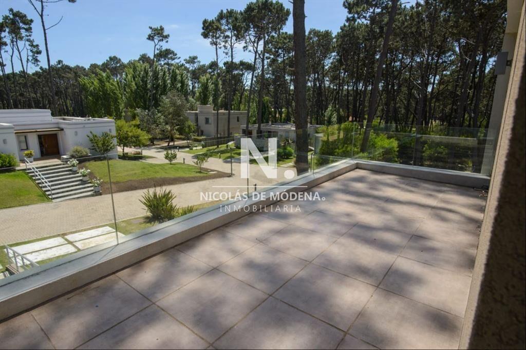 Vende casa en Rincon del Indio en Punta del Este de 5 dormi