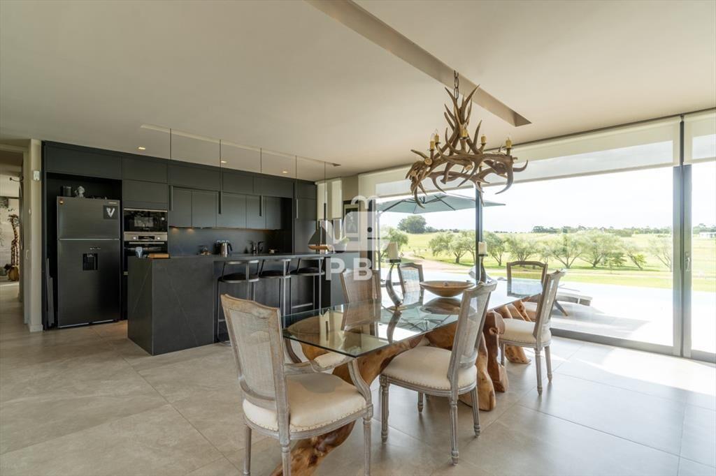 Casa de 2 dormitorios en Laguna de los Cisnes - :