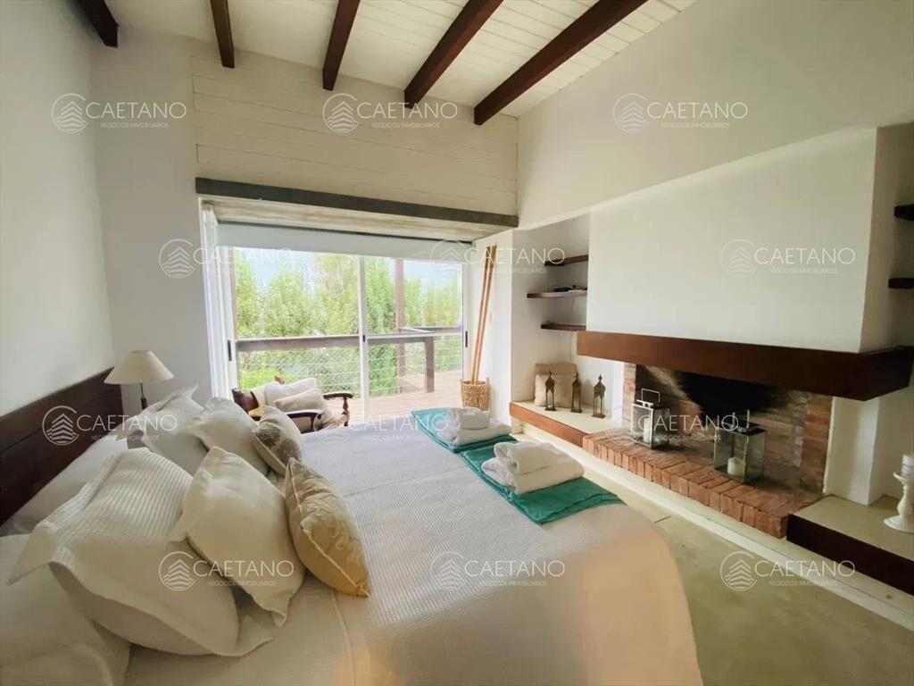 Venta casa 5 dormitorios Punta Piedras