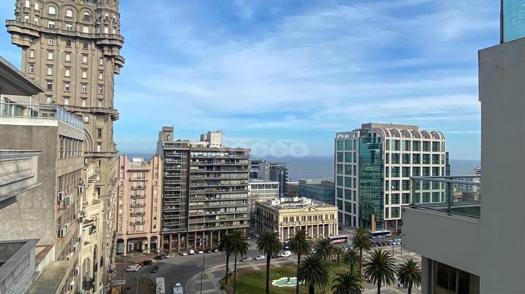 VENTA Y ALQUILER DE BUENA OFICINA EN PLAZA INDEPENDENCIA