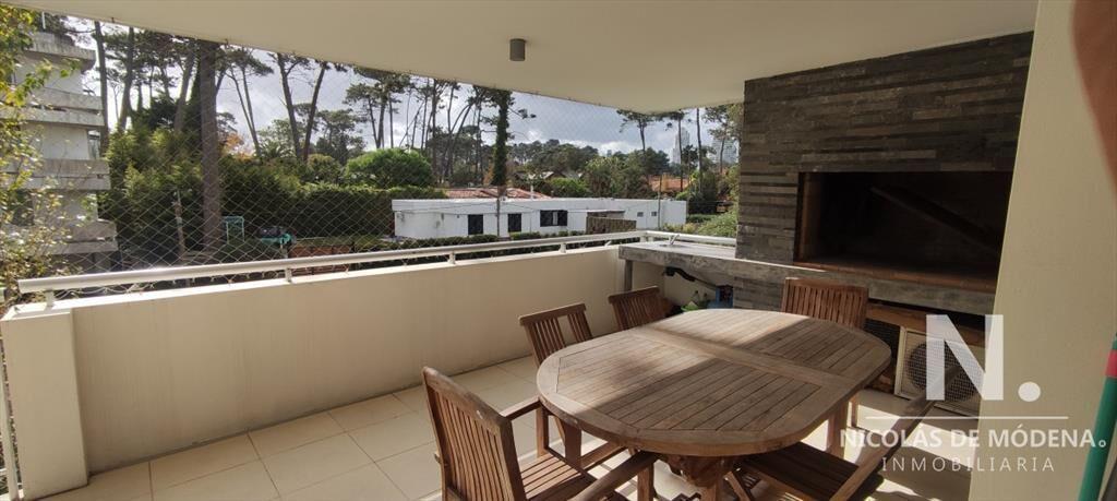 Oportunidad de compra. Vende apartamento de 3 dormitorios e
