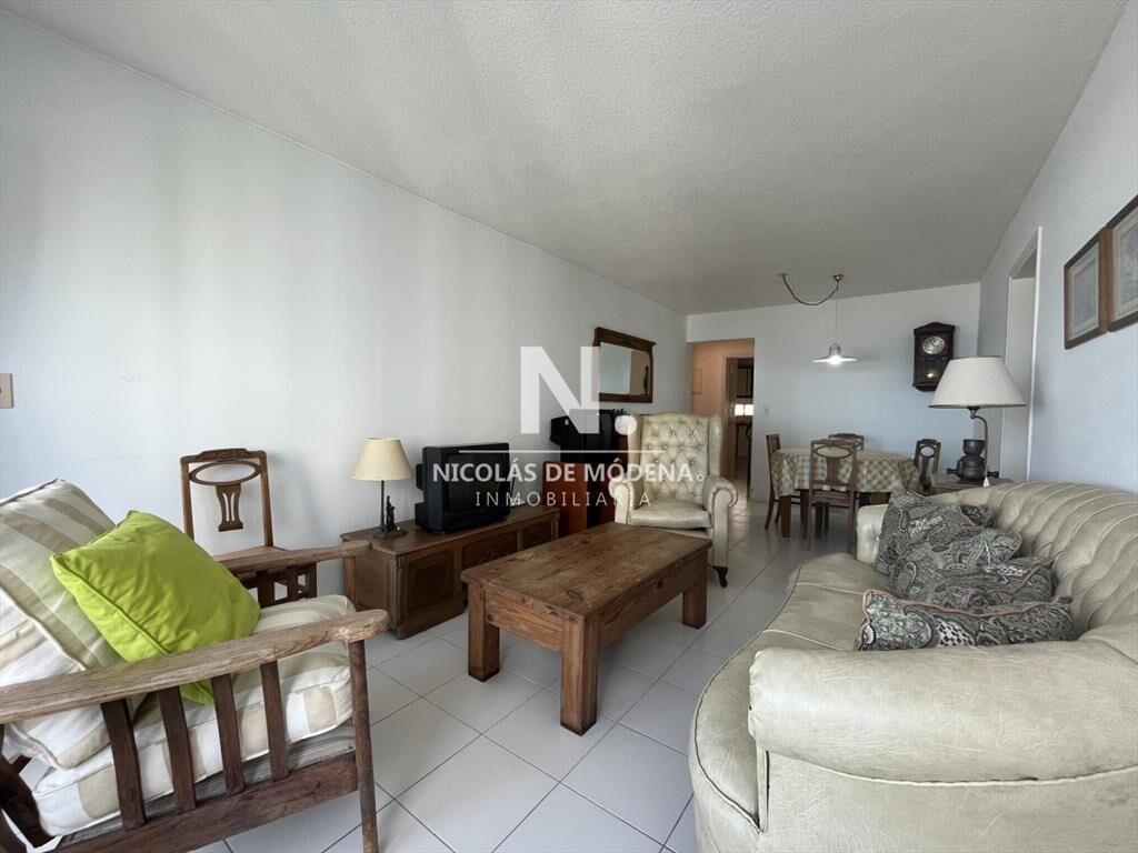 con piscina,garage y serv de mucama,vista total