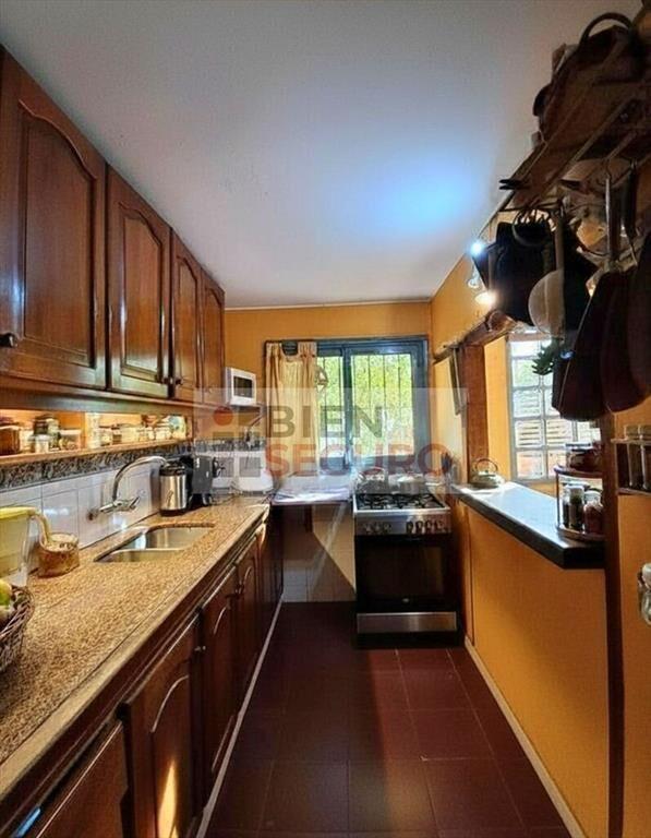 Cómoda casa de 4 dormitorios, 2 baños, en venta en Pocitos