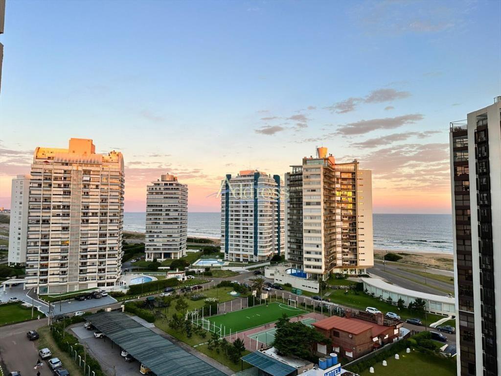 En venta apartamento de 2 dormitorios con hermosa vista pa