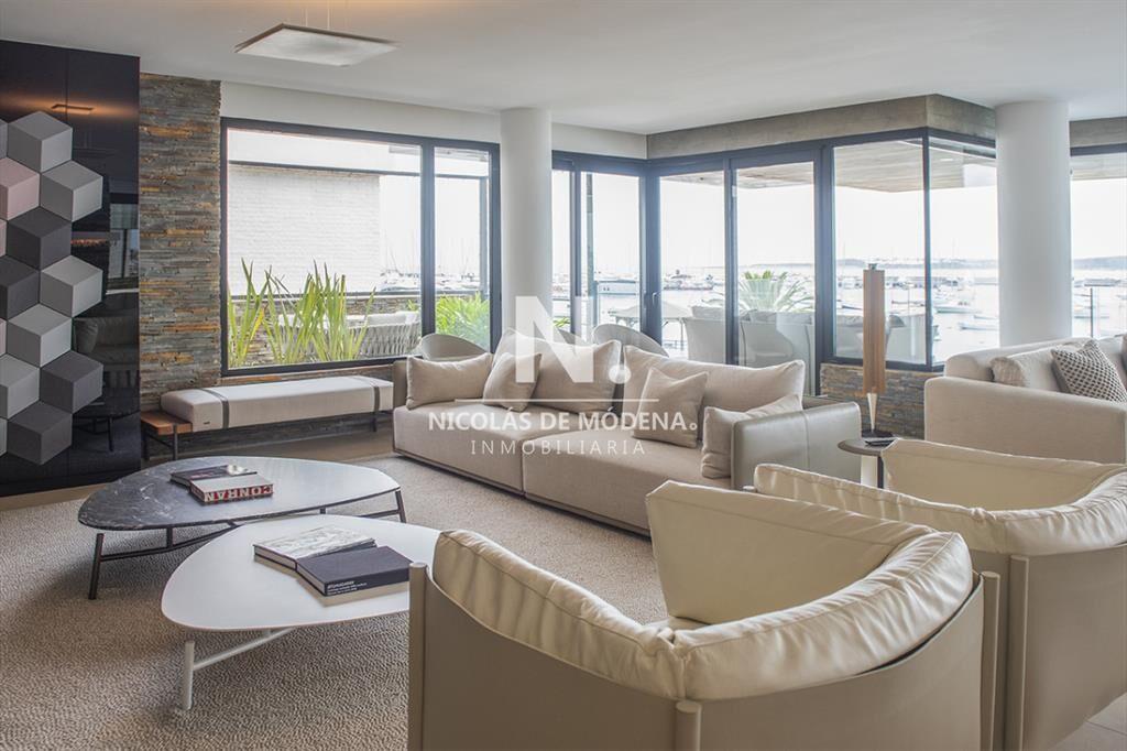 Apartamento Único Frente al Mar en Zona Puerto