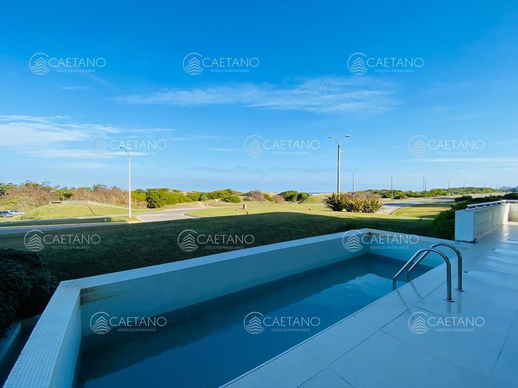 Departamento en Venta Seis Dormitorios y Servicio Frente al