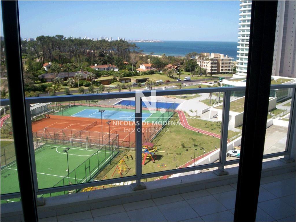 Venta de apartamento de tres dormitorios en Punta