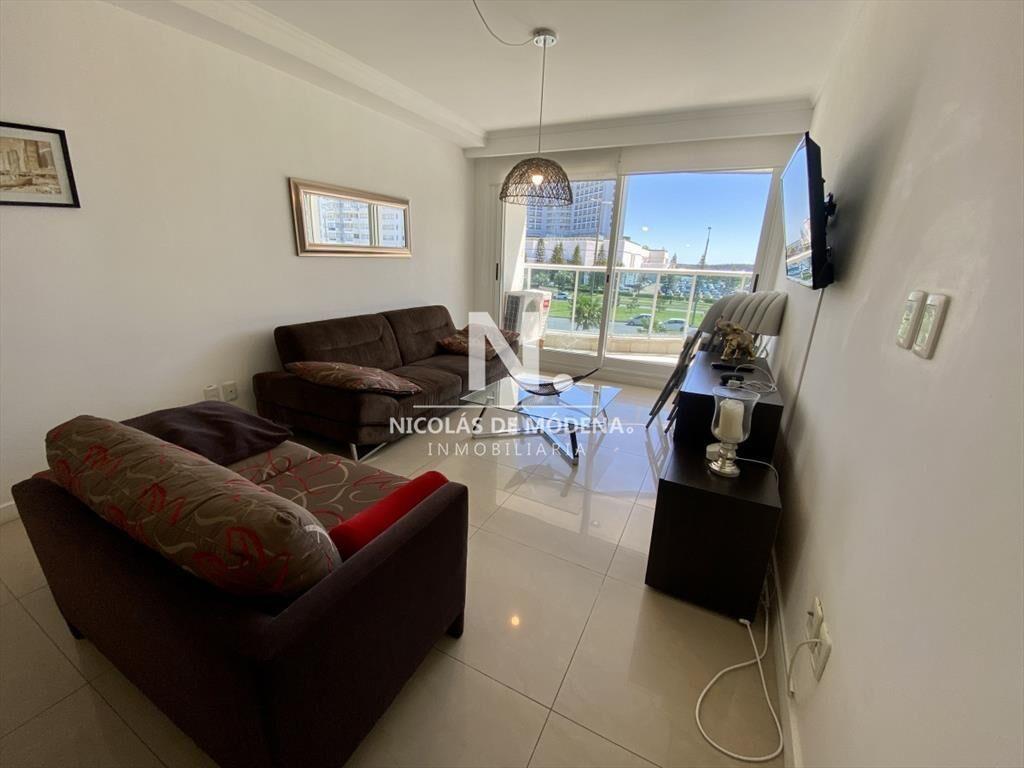 Vende apartamento en Punta del Este con 2
