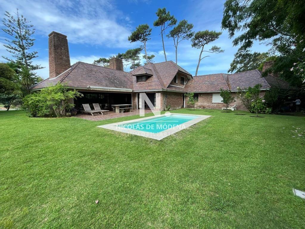 Hermosa mansión en Golf de 6 dormitorios , Punta del Este
