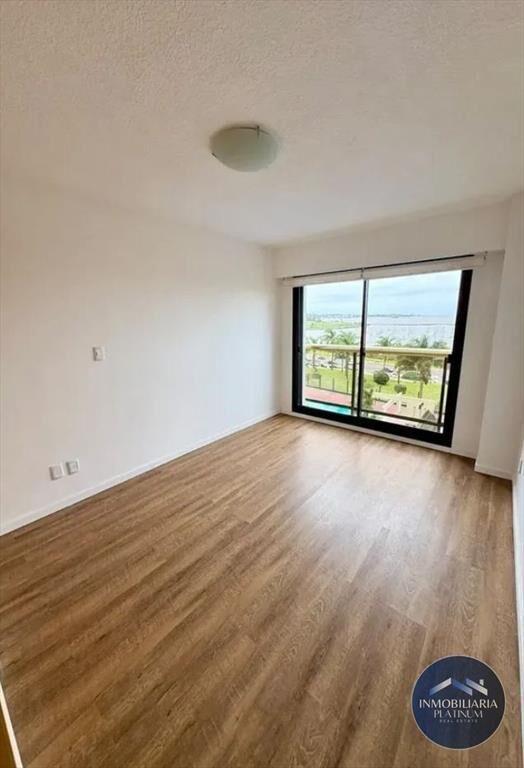 Apartamento en alquiler c/ cochera en Puerto Buceo