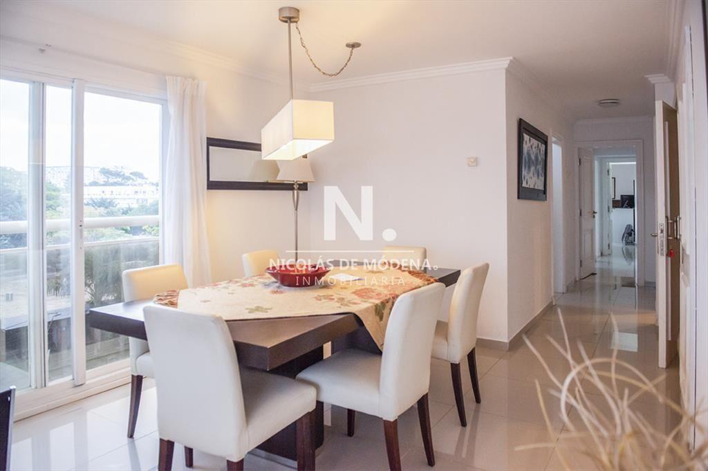 En venta apartamento de 3 dormitorios, en Brava a