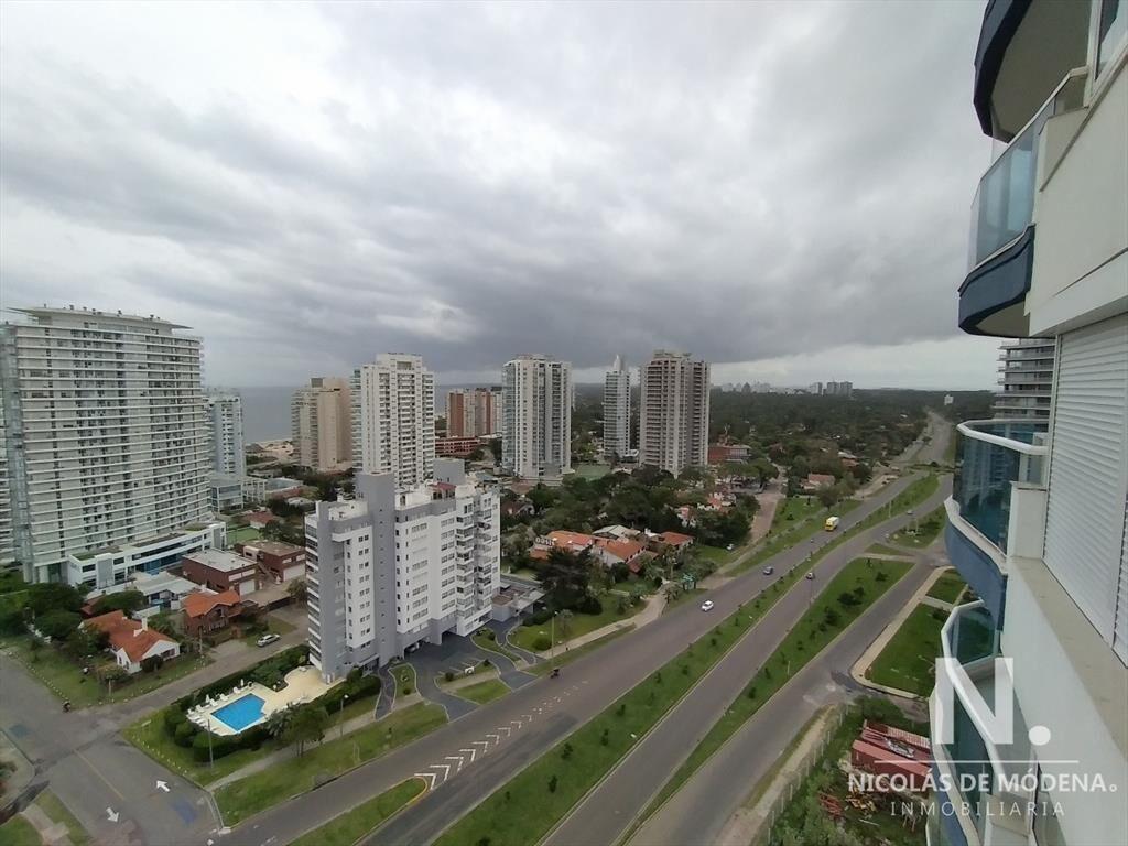 Playa Mansa , deartamento de 2 dormitorios en venta
