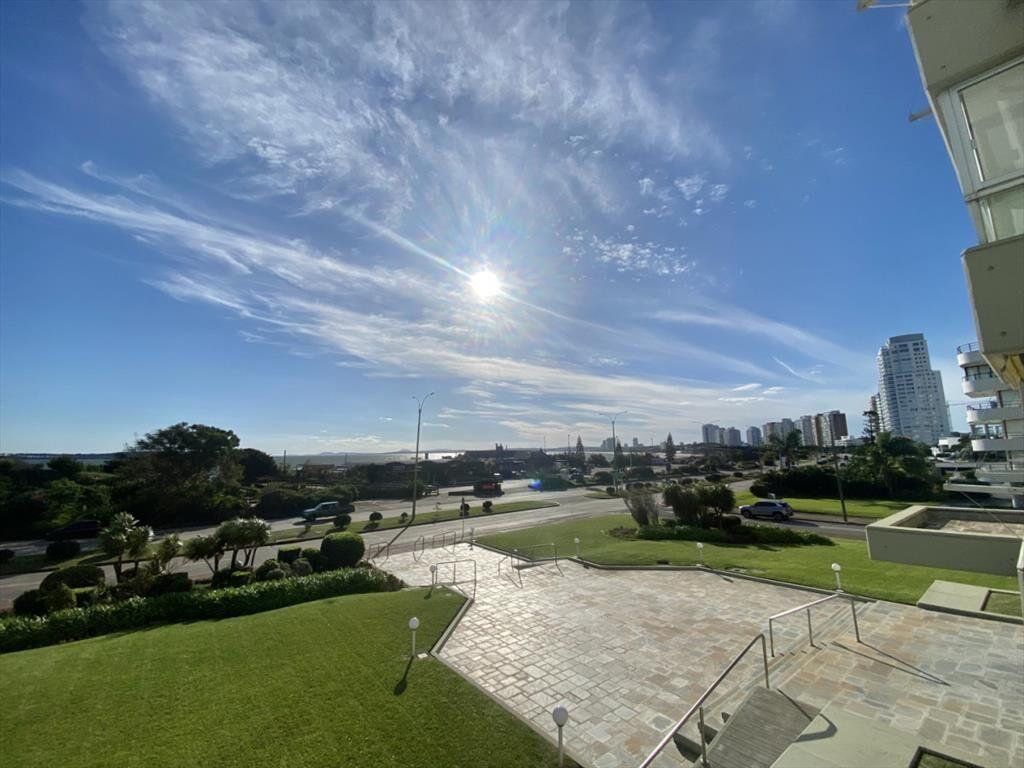 VENTA APARTAMENTO 4 DORMITORIOS, MALECON IV- PUNTA DEL ESTE