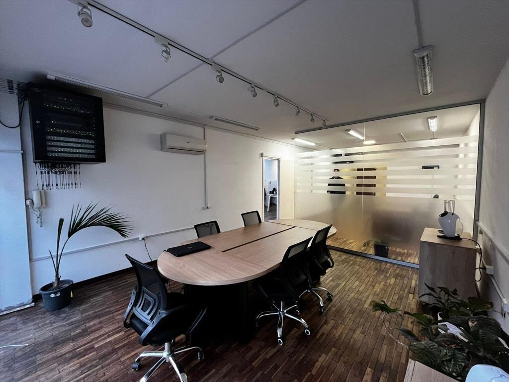 Ciudadela esq Parana, piso entero + patio, 200 m2, excelent