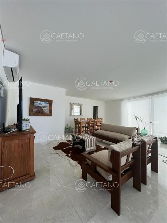 Venta apartamento 4 dormitorios playa mansa Punta