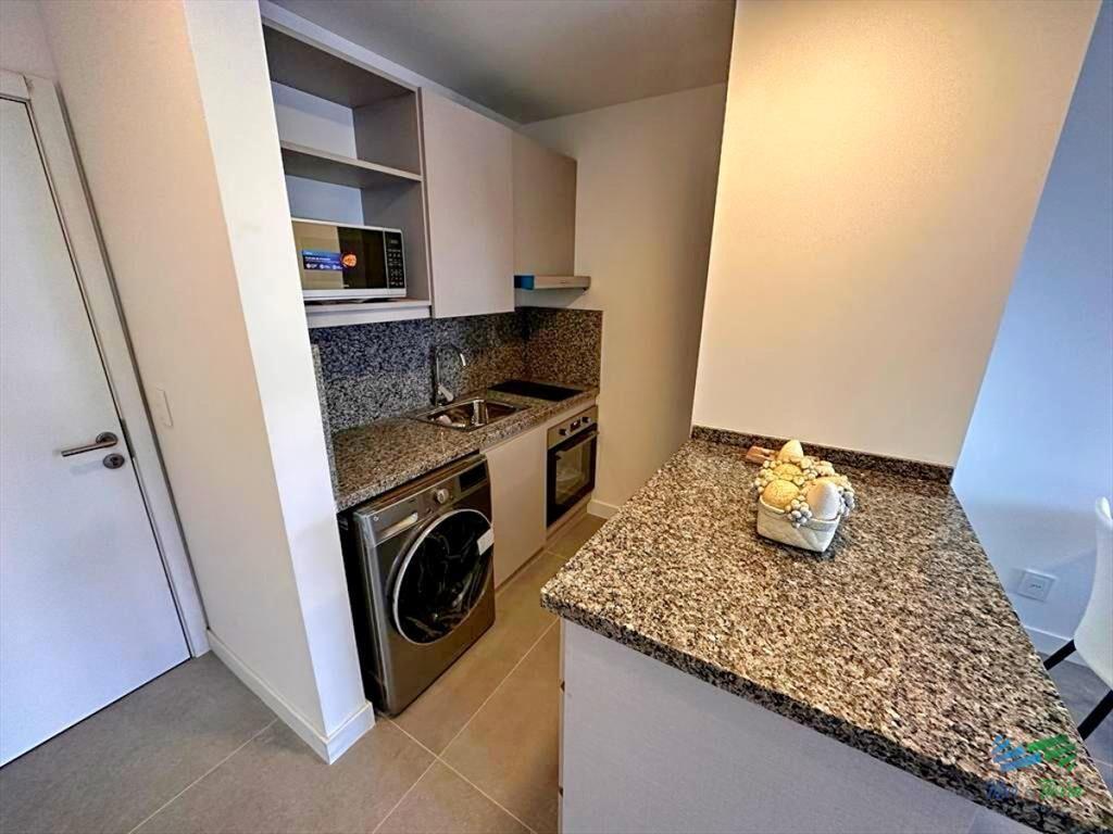 Vendo apartamento de 1 y 1/2 dormitorios a con en