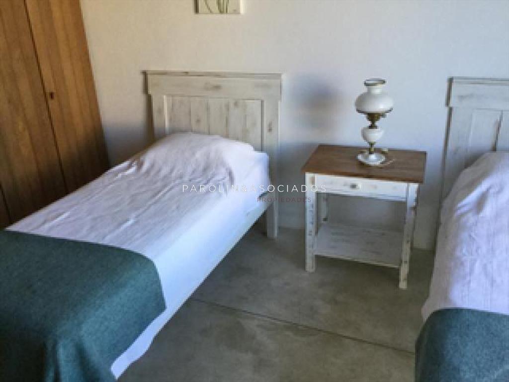 Moderna casa en venta frente al mar en Punta del