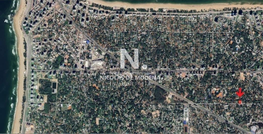 Vende terreno en Av Cordoba en Punta del Este,