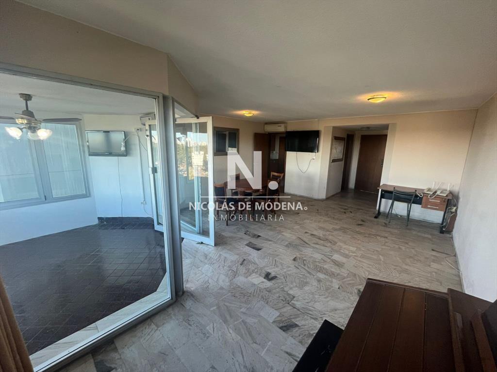 Apartamento en Venta de 3 dormitorios en Av. ,