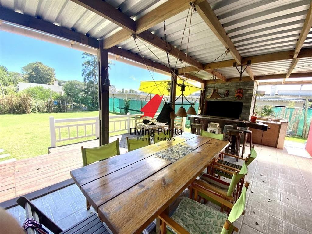 Vende casa en barrio privado la residence, de 4
