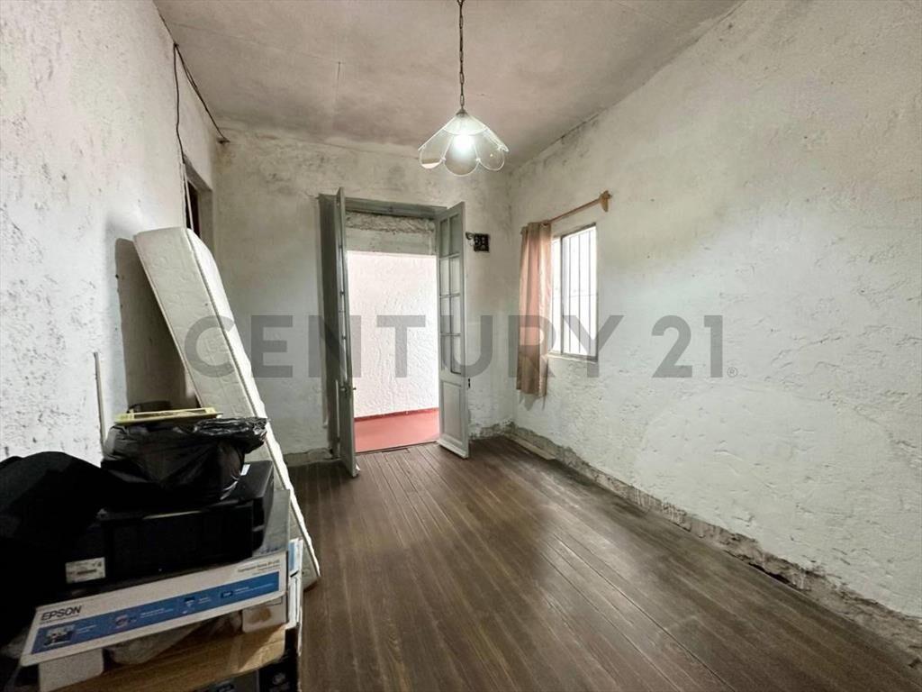 Venta/Casa La Comercial/3-4 dormitorios/1 baño/2 toilete/...