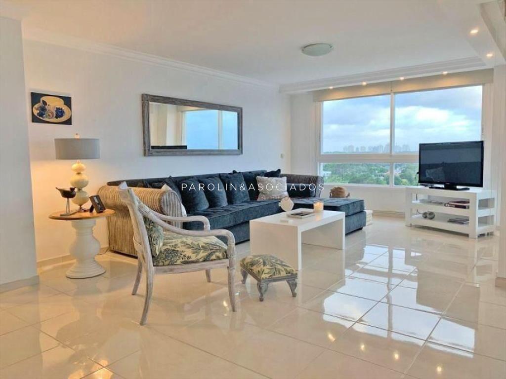 Apartamento en venta de 3 dormitorios en Le Punta