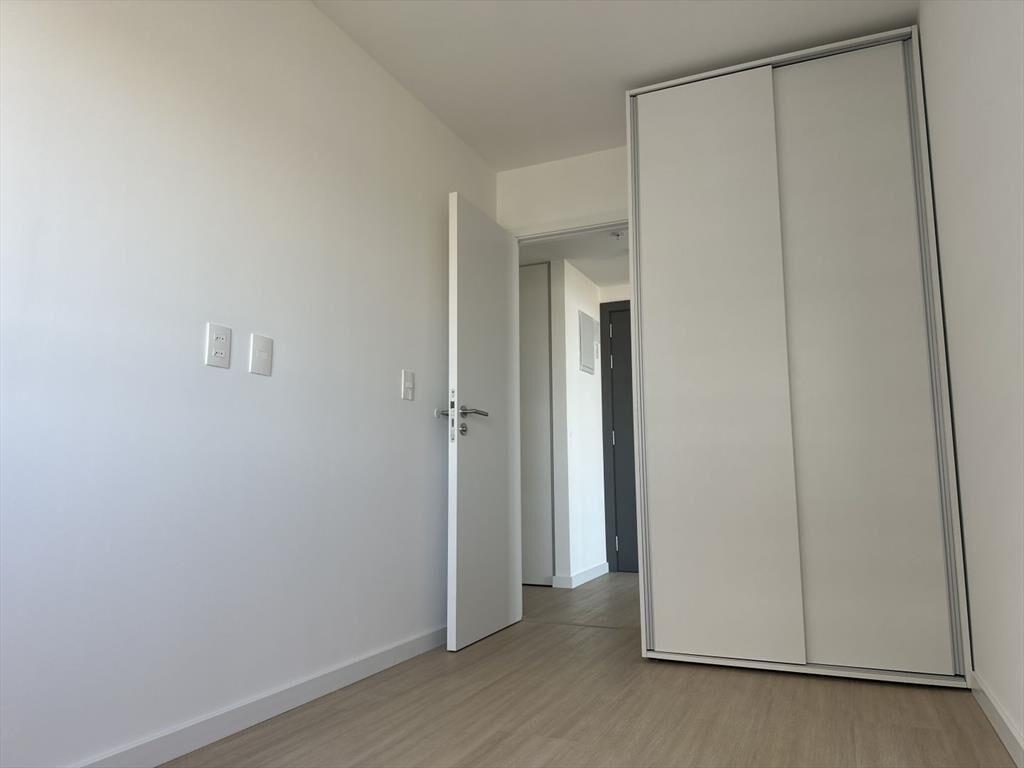 Venta con renta 2 dormitorios con garaje en Malvín - Estr...