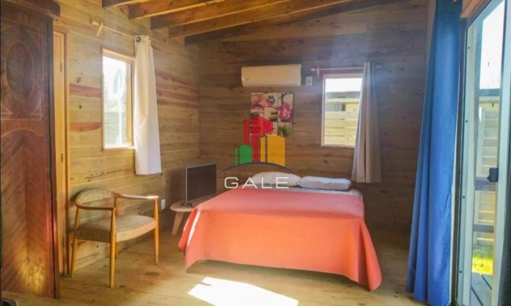 Cabaña de madera, en zona tranquila
