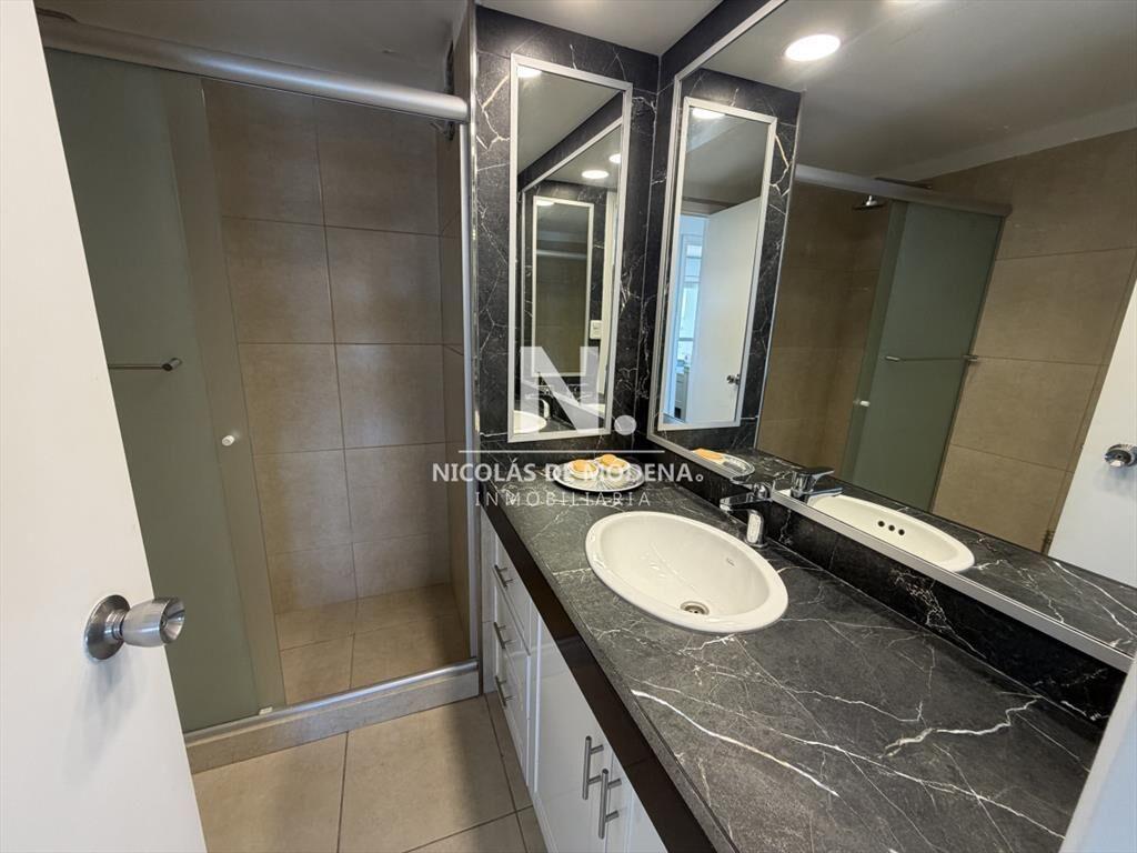 Vende apartamento en Peninsula Punta del Este de 3 dormitor