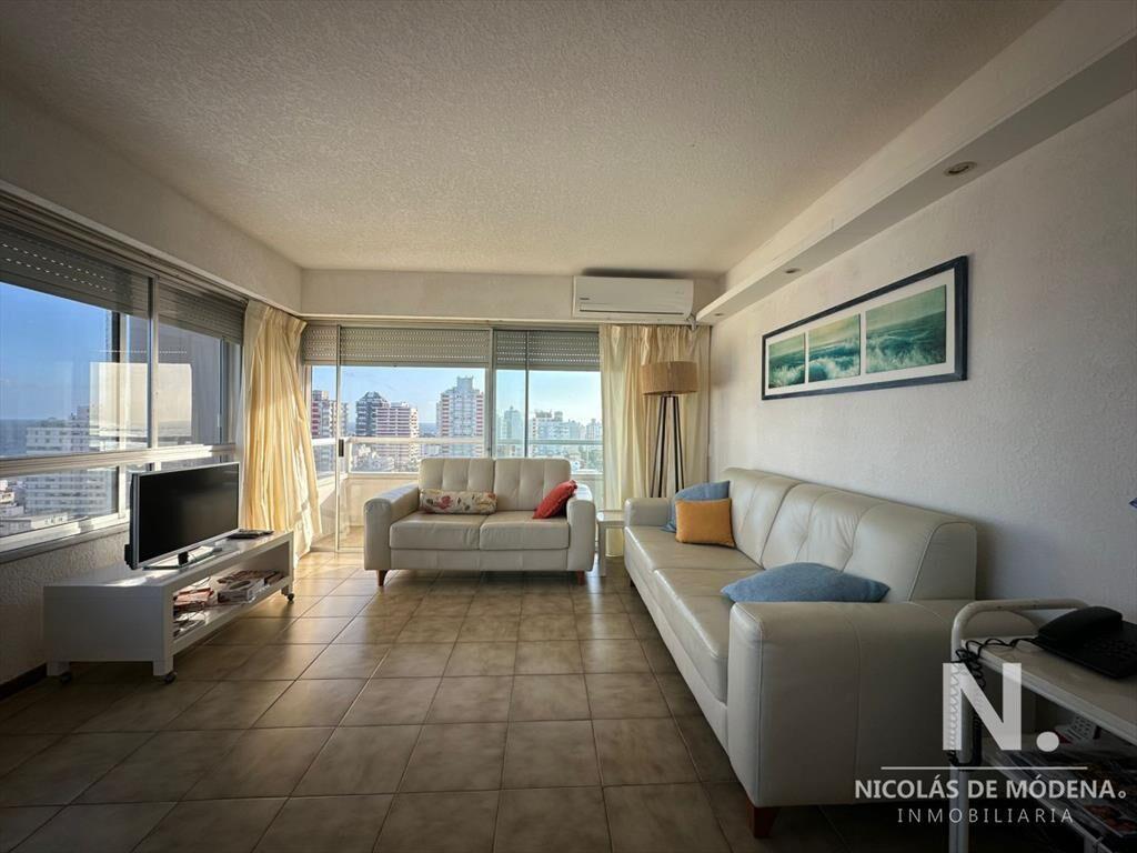 Vende apartamento de 3 dormitorios en Torre Gattas, Punta d