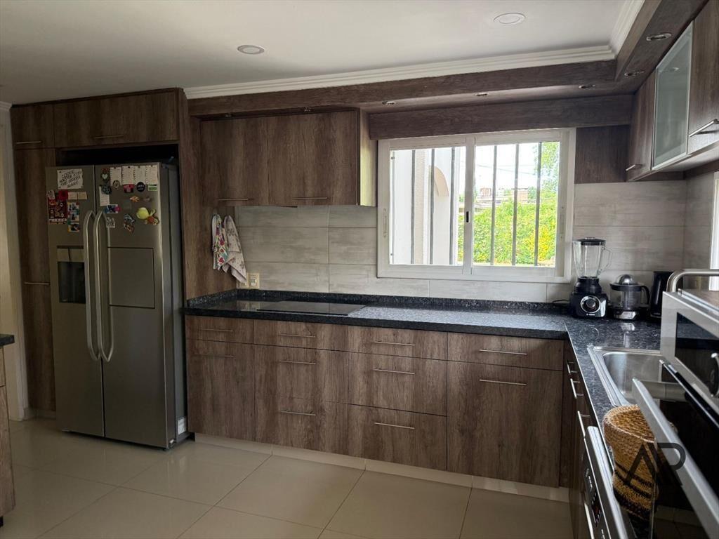 Casa en venta c/ cochera en Carrasco