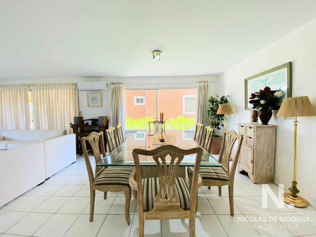Apartamento primera linea frente al mar de tres dormitorios