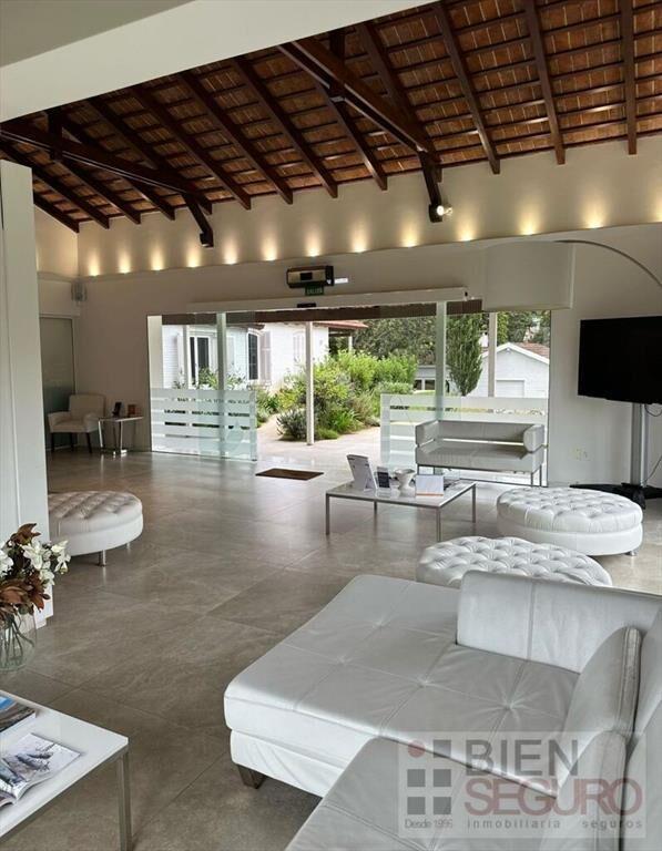 Impecable propiedad en Punta del Este, ideal clínica o inst