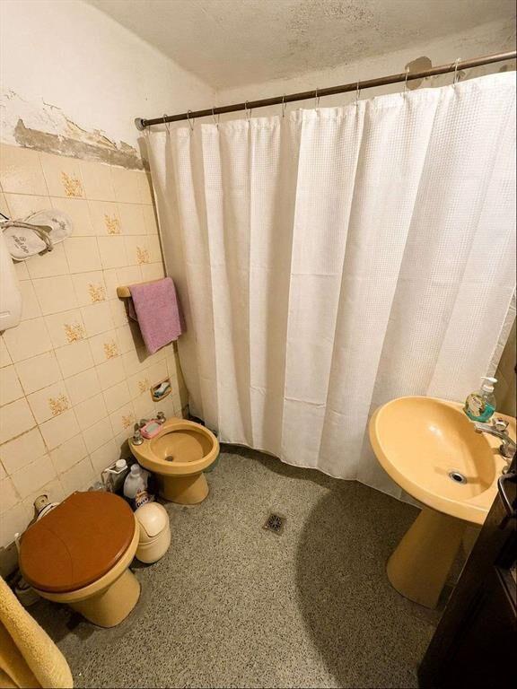 CASA PH TOTALMENTE INDEPENDIENTE EN ATAHUALPA — 135 m² + GR