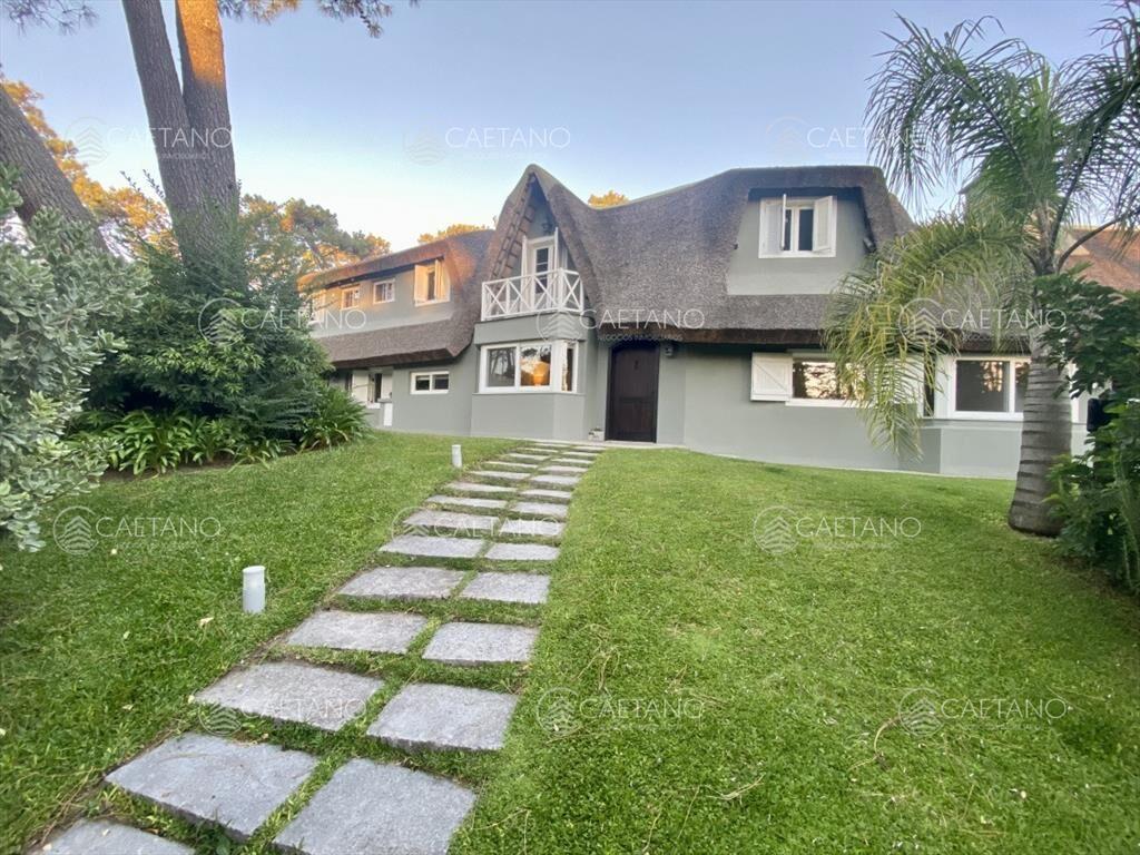 Casa 5 dormitorios Punta del Este Pinares