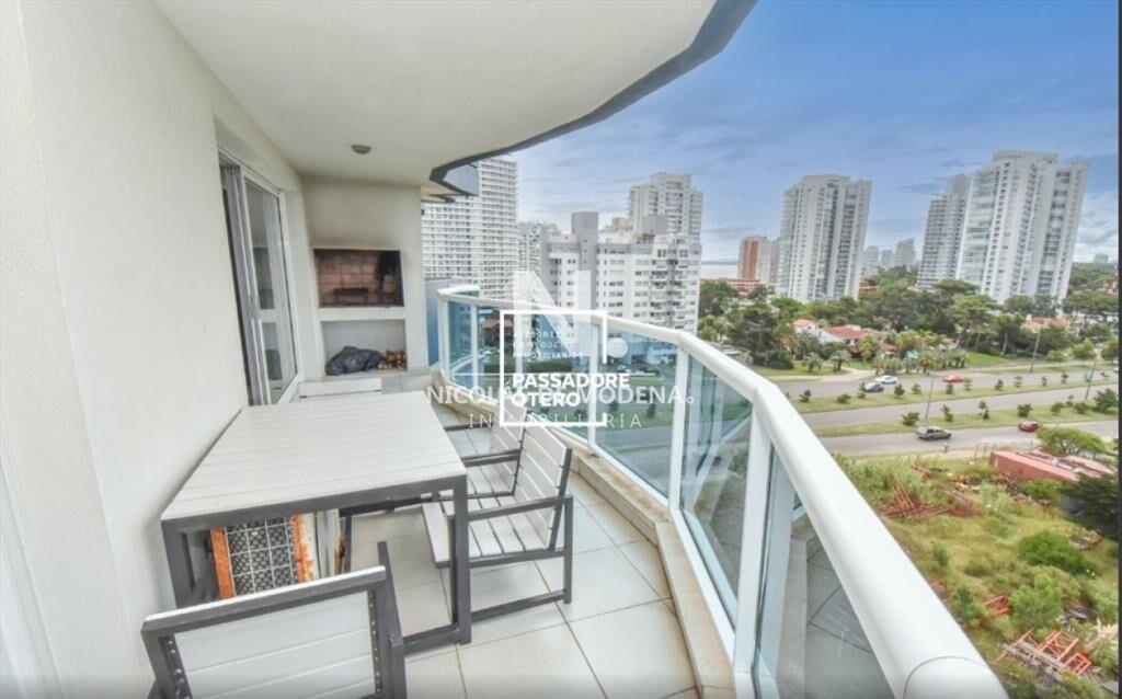 Vende apartamento de 3 dormitorios,en Mansa en