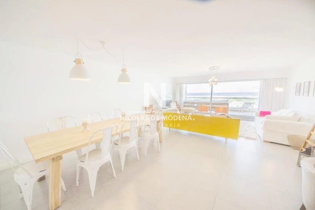 Departamento de 2 dormitorios y servicio en venta